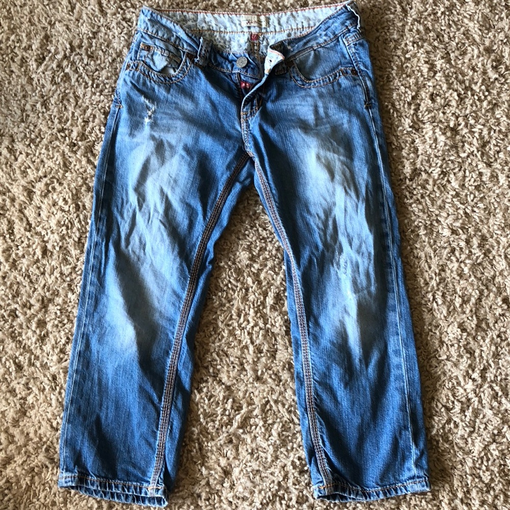 Cropped light wash jeans